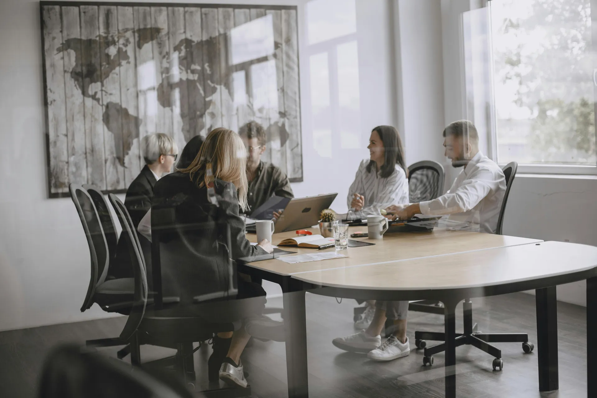 Equipo de investigación de mercado en trabajo de campo